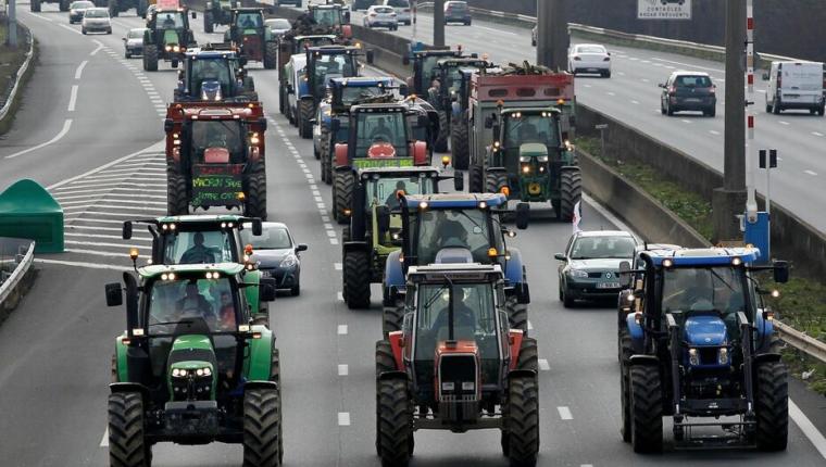 Accord UE–Mercosur : Bruxelles paralysée par la colère des agriculteurs